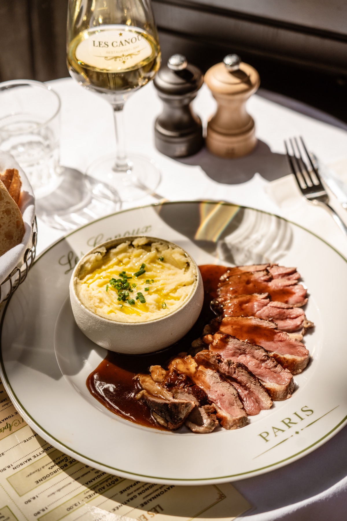 Assiette de viande rôtie et purée des Canoux